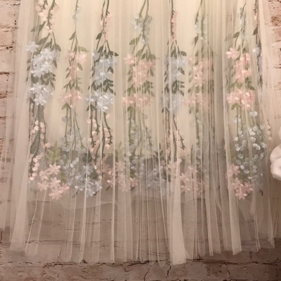 Beautiful floral tulle skirt - Picture 4 of 8